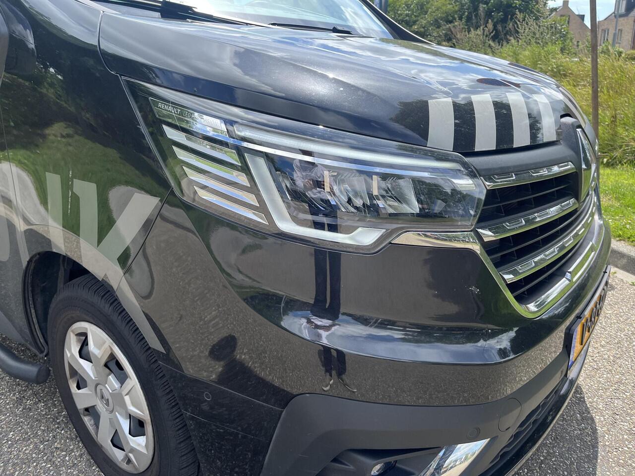 Renault TRAFIC 2.0 dCi 130 T30 L2H1 Work Edition / Demo Amsterdam West / PACK PARKING / EASY LINK NAVIGATIESYSTEEM / LED VERLICHTING IN LAADRUIMTE / VIERSEIZOENBANDEN /