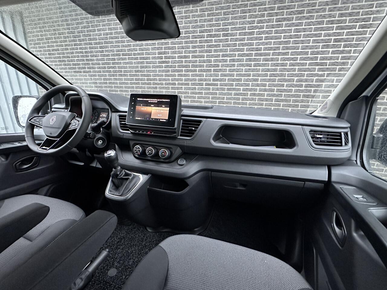 Renault TRAFIC 2.0 Blue dCi 130 T29 L2H1 Advance DC | Houten vloer | Zijwandbekleding laadruimte | Trekhaak | All-season