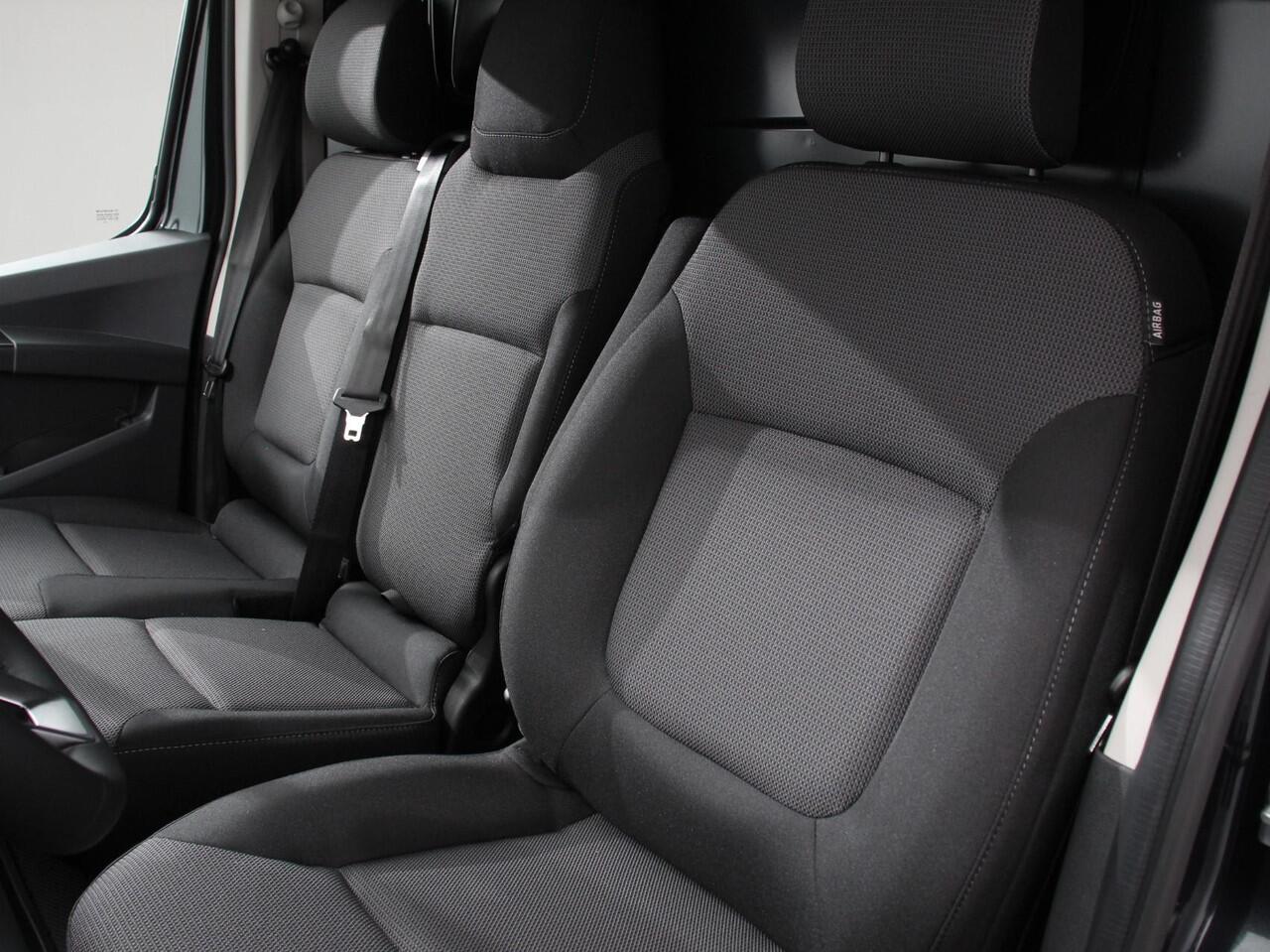 Renault TRAFIC 2.0 Blue dCi 110 T30 L2H1 Advance Navigatie bluetooth DAB Camera Airco Trekhaak Houten bekleding Lichtmetalen velgen