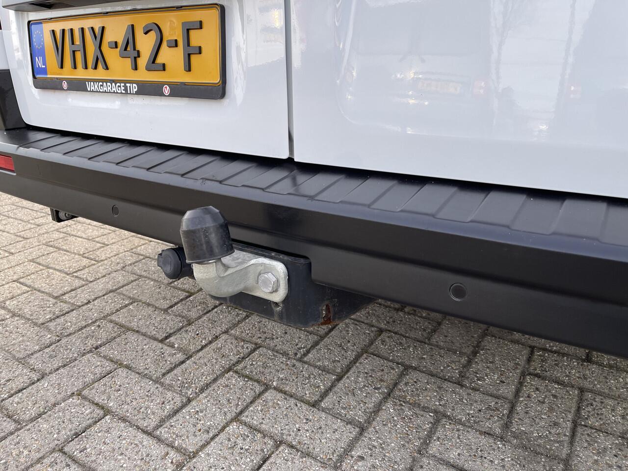 Renault TRAFIC 2.0 dCi 120pk T29 L2H1 Comfort / vaste prijs rijklaar ¤ 19.950 ex btw / lease vanaf ¤ 375 / 17 inch velgen / trekhaak / airco / cruise / camera / navi / euro 6 diesel