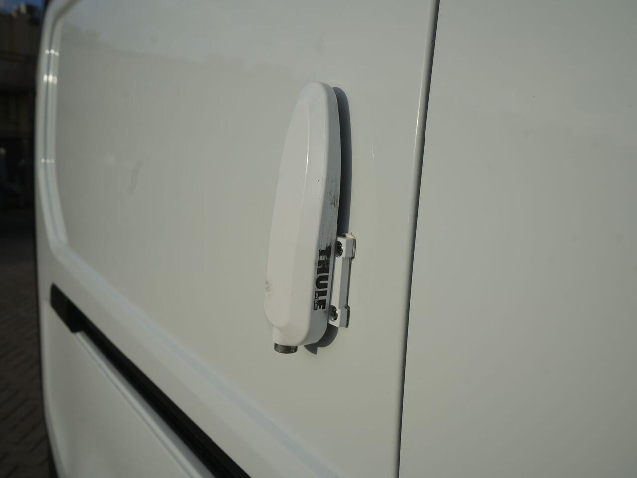 Renault TRAFIC 1.6 dCi 125 T29 L2H2 Comfort Energy - Unieke Uitvoering! - Verhoogd dak - Complete kastinrichting - All Seasonbanden - Trekhaak