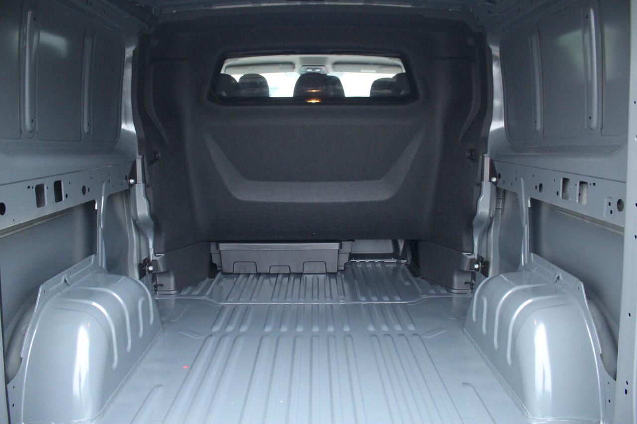 Renault TRAFIC 2.0dCi 150pk T30 L2H1 DC | 6-Zits | Carplay/Android | Camera | Lease 573,- p/m