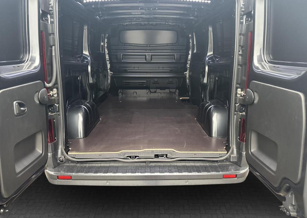 Renault TRAFIC 2.0 Blue dCi 170 T30 L2H1 Extra - Reservewiel / Alarm / 17\" lichtmetalen velgen 'Avens Noir Diamantée' in aluminium en zwart,Houten laadvloer