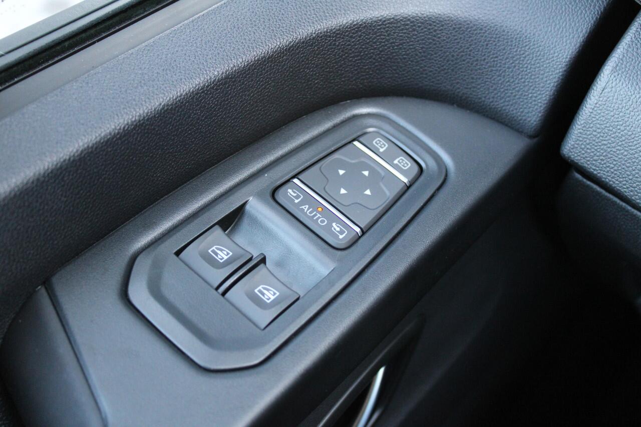 Renault TRAFIC 2.0 Blue dCi 170pk T29 L2H1 Extra DC - 2x Schuifdeur - Carplay - LED - Blind Spot - Navigatie - Camera - Trekhaak - Stoelverwarming - Rijklaar