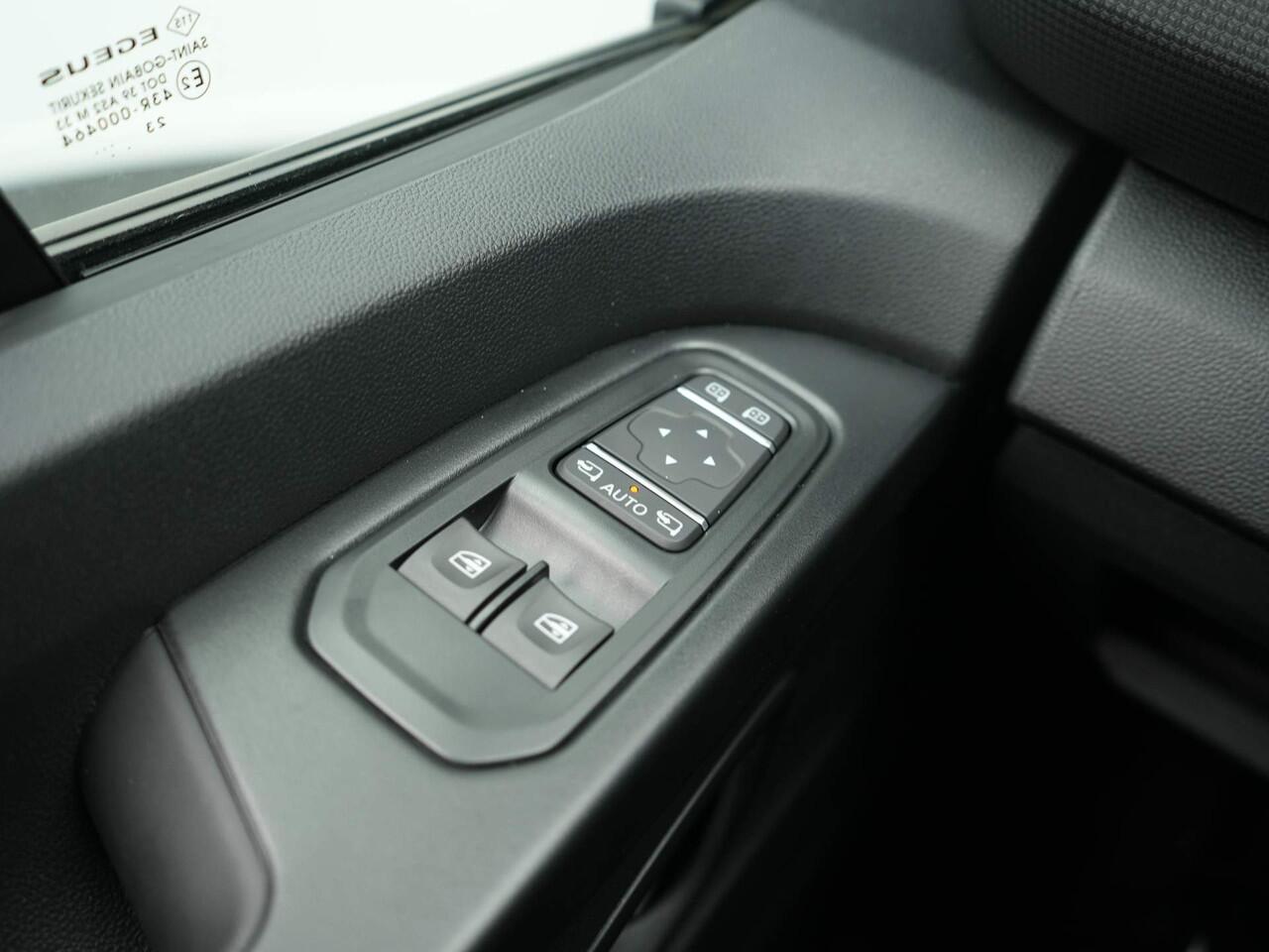 Renault TRAFIC E-Tech T29 L2H1 Comfort 52 kWh Betimmering Navigatie