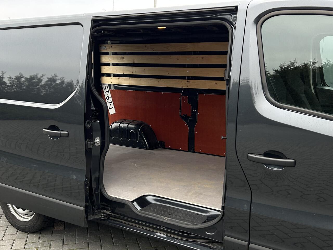 Renault TRAFIC 2.0 dCi / L2H1 / 1e EIG. / 21.178 KM !! / TREKHAAK / AIRCO / CRUISE / NAVI / APPLE CARPLAY / 3-ZITS / LED