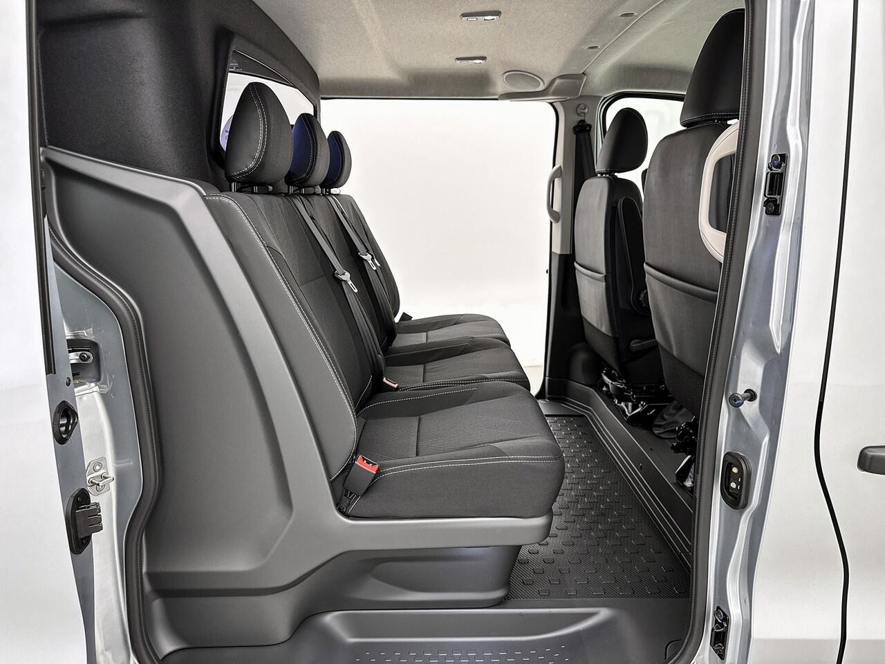 Renault TRAFIC 2.0 Blue dCi EDC 170 T29 L2H1 Extra DC 2x Schuifdeur Betimmering Trekhaak Navigatie Parkeersensoren Camera Carplay Dubbele cabine