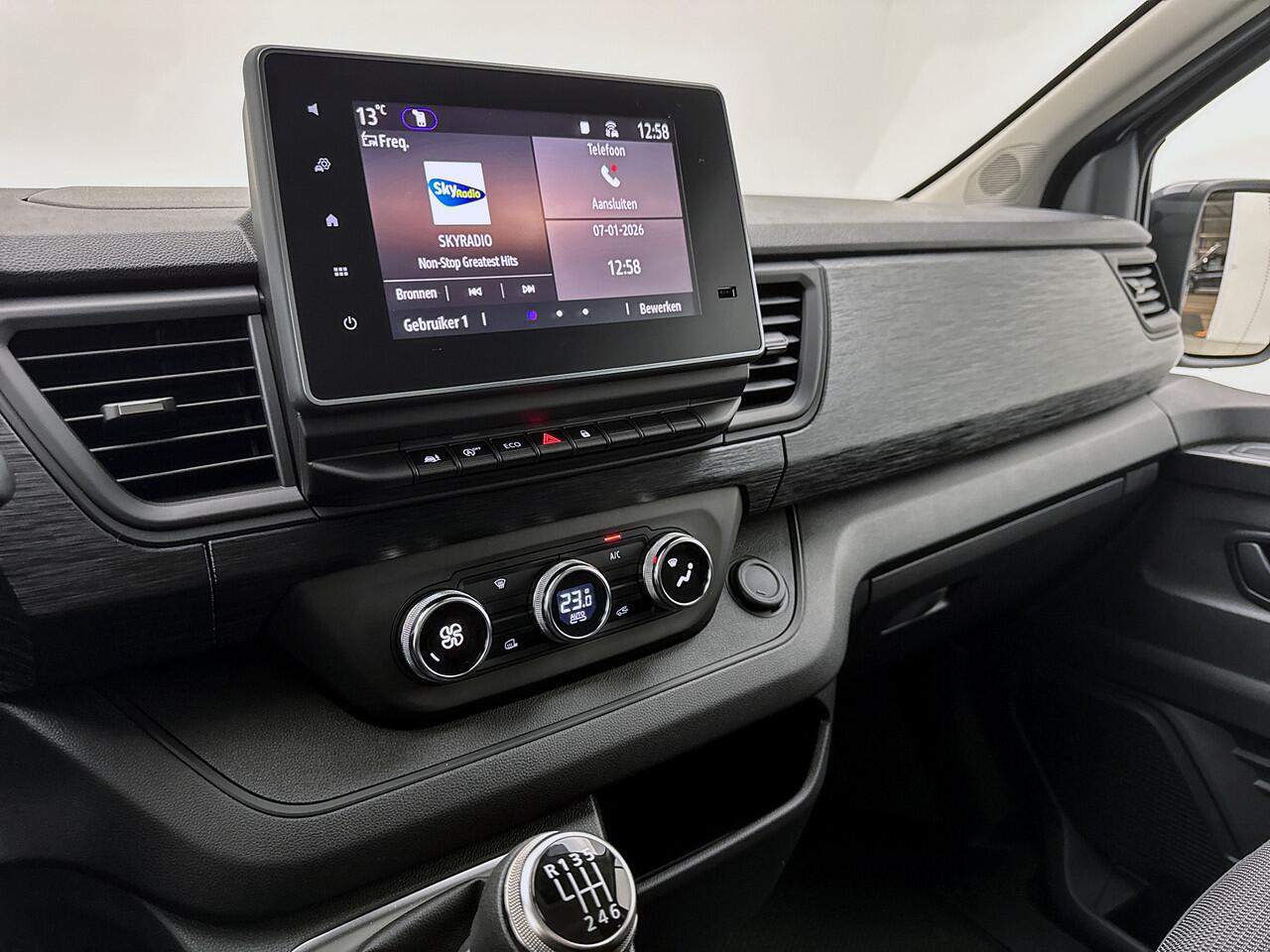 Renault TRAFIC 2.0 Blue dCi 130 T29 L2H1 Advance DC 2x Schuifdeur Led Dubbele cabine Betimmering Trekhaak Camera Lichtmetaal Parkeersensoren Carplay