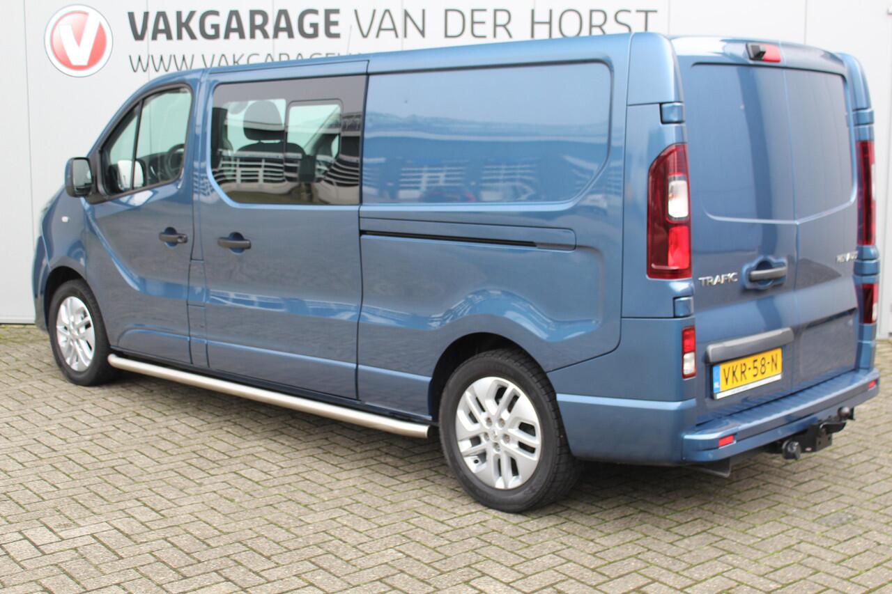 Renault TRAFIC 2.0-145pk dCi T29 L2H1 dubb. cabine Comfort. Erg nette Renault Trafic mèt dubbele cabine. Bijrijdersstoel, camera, LED verl., navigatie, tel. voorb., cruise control, airco, metallic lak, schuifdeur li+re, LM wielen, side bars, laadruimte betimmerd, trekha