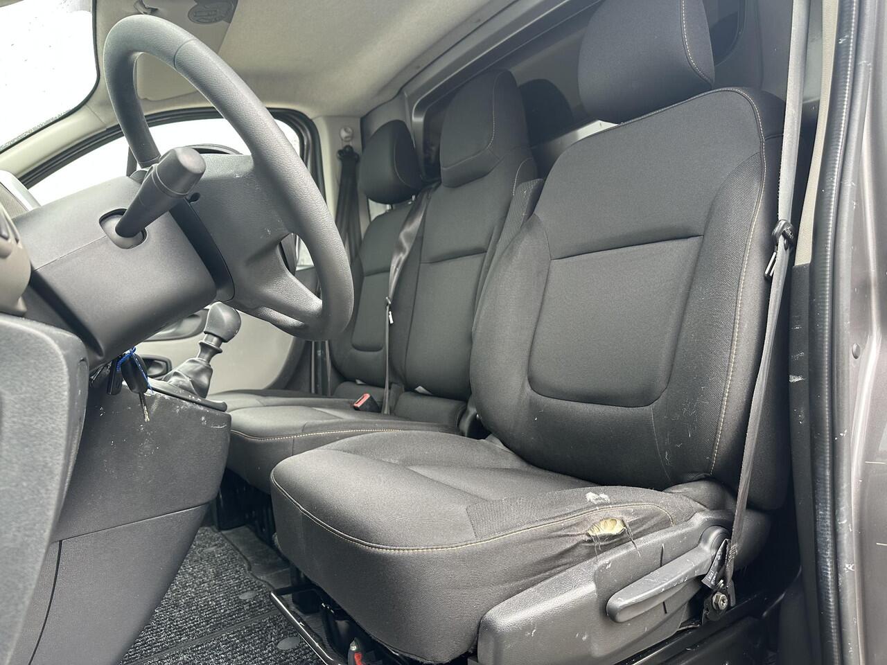 Renault TRAFIC 1.6 dCi 125 T29 L2H1 Luxe | CLIMATE CONTROL | TREKHAAK | NAVIGATIE | IMPERIAAL |