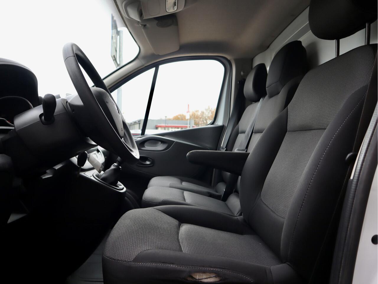 Renault TRAFIC 2.0 dCi 120PK LANG 32000KM!! MARGE-BTW VRIJ