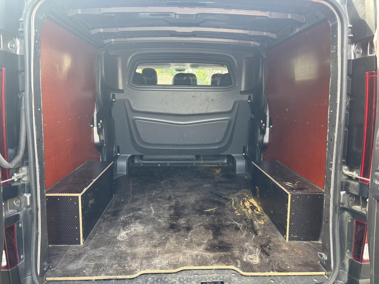 Renault TRAFIC 2.0 dCi 145PK Autpomaat L2H1 DC Luxe 6-Pers. / Navigatie / Full-LED