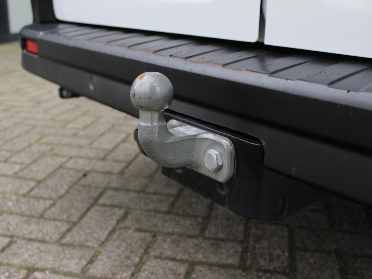 Renault TRAFIC 2.0 dCi 130 T30 L2H1 Work Edition / DEALER ONDERHOUDEN / TREKHAAK / NAVI / PARKEERSENSOREN / CLIMATE CONTROL / APPLE CARPLAY / ANDROID AUTO / REGENSENSOR