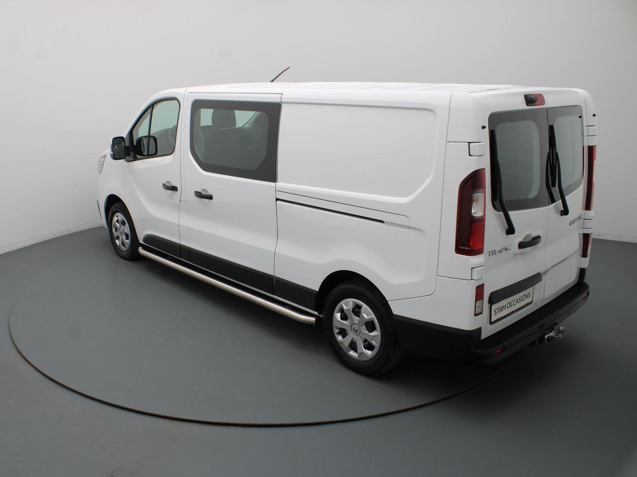 Renault TRAFIC 2.0 dCi 130pk T29 L2H1 DC Work Edition Camera | Cruise | Navi | Parkeersens. v+a | Trekhaak