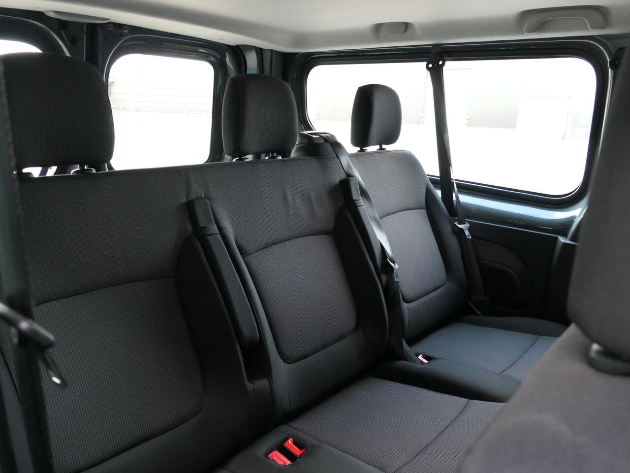 Renault TRAFIC Passenger 9 persoons! - INCL.BTW/BPM - 150pk - Trekhaak - Sidebars - Allseasons - Navi - Sensor V+A