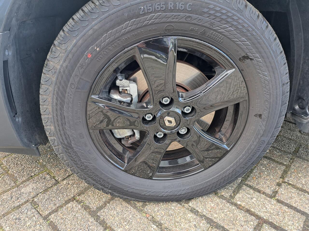 Renault TRAFIC 2.0 dCi 130 T30 L2H1 GB Comfort Black Edition | Airco | Cruise | LM velgen | Betimmering | Trekhaak | Bijrijdersbank | Demonstratieauto, vraag naar beschikbaarheid ! |