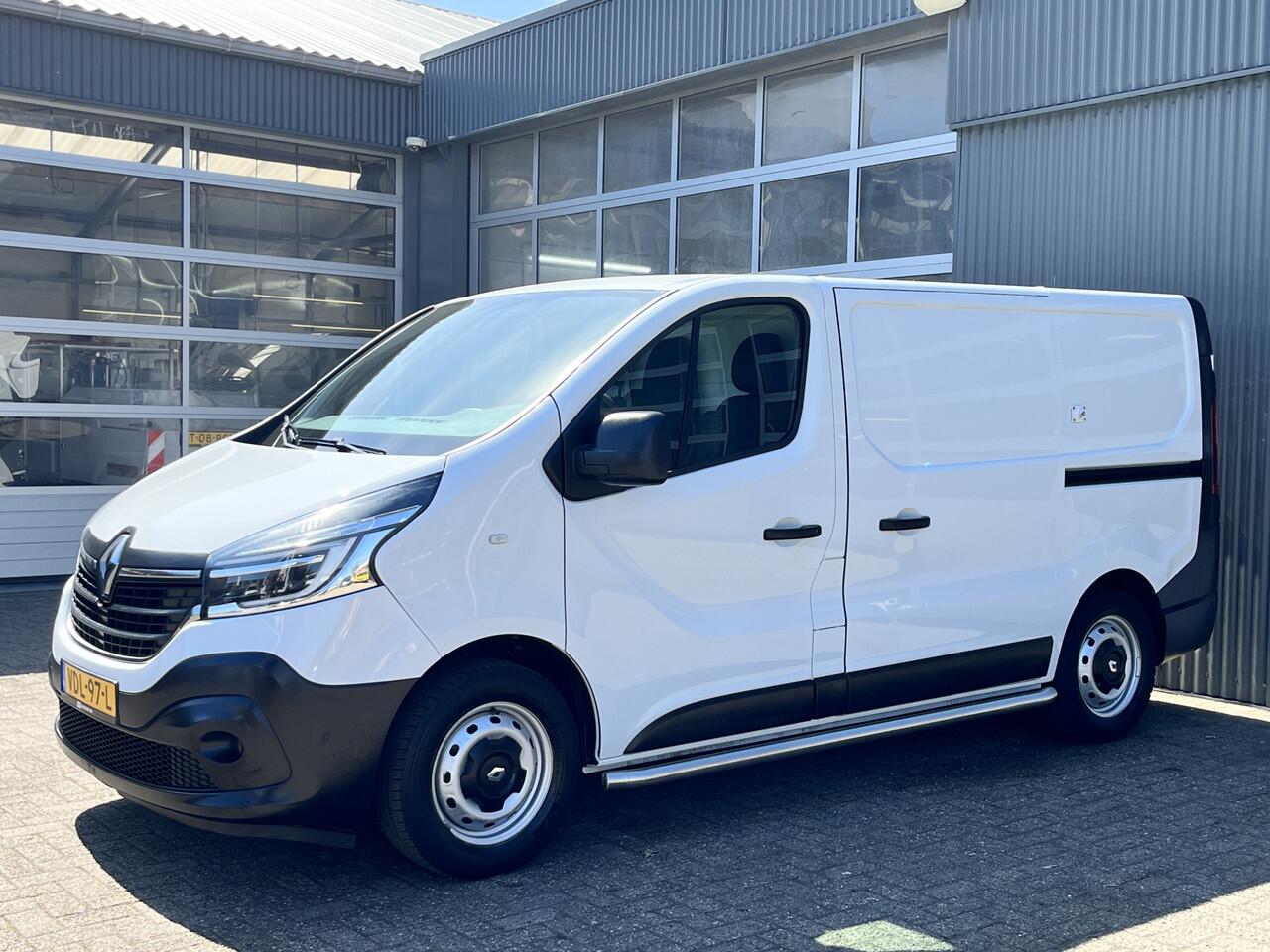 Renault TRAFIC 1.6 dCi 95 L1H1 2x Schuifdeur Kastinrichting Airco Cruise controle Kastinrichting 3-Persoons Telefoonverbinding Parkeersensoren achter Sitebars 1e eigenaar Euro 6 Dealer onderhouden