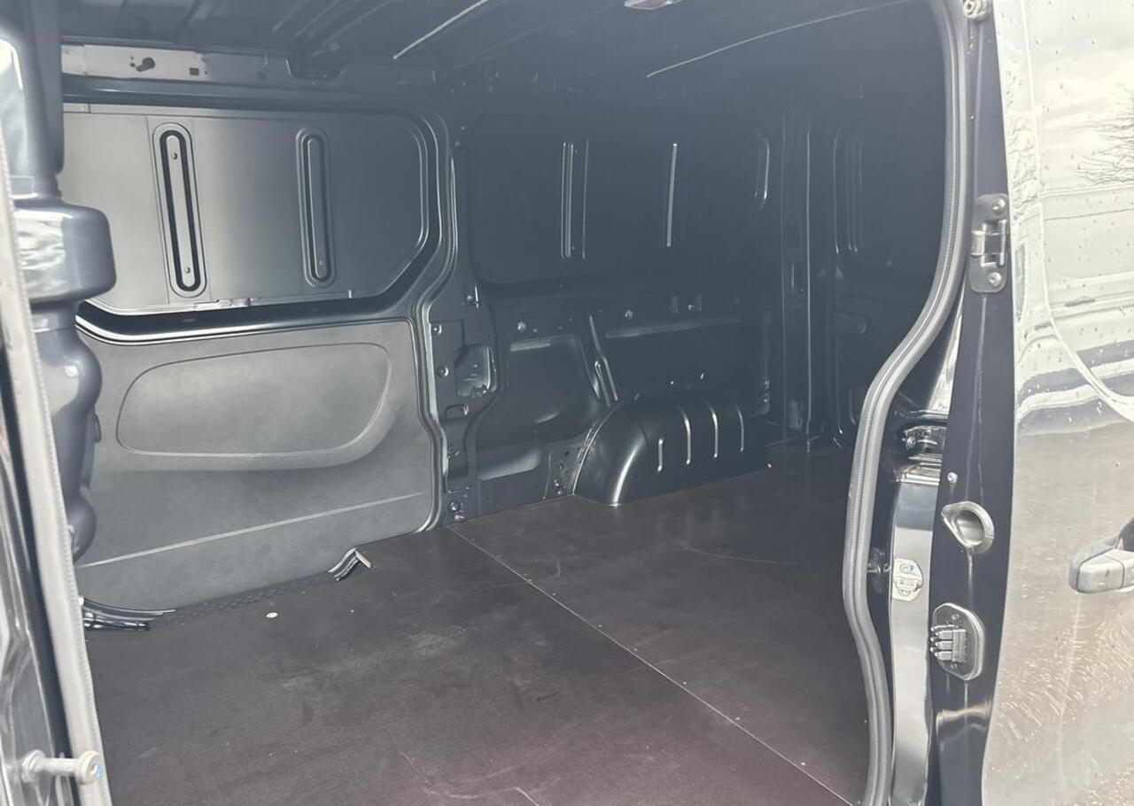 Renault TRAFIC 2.0 Blue dCi 170 EDC T30 L2H1 Extra - Alarm / Trekhaak / Houten laadvloer / Zijschuifdeur links zonder ruit / 17" lichtmetalen velgen / Reservewiel