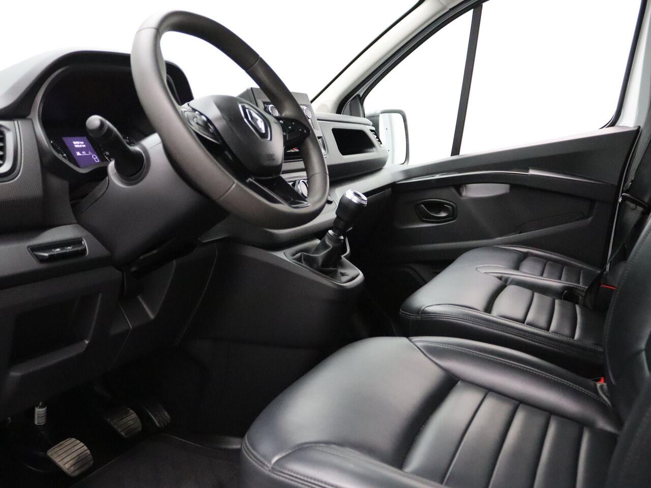 Renault TRAFIC dCi 110pk T30 L2H1 Comfort Climate | Leder | Parkeersensoren A. | Trekhaak