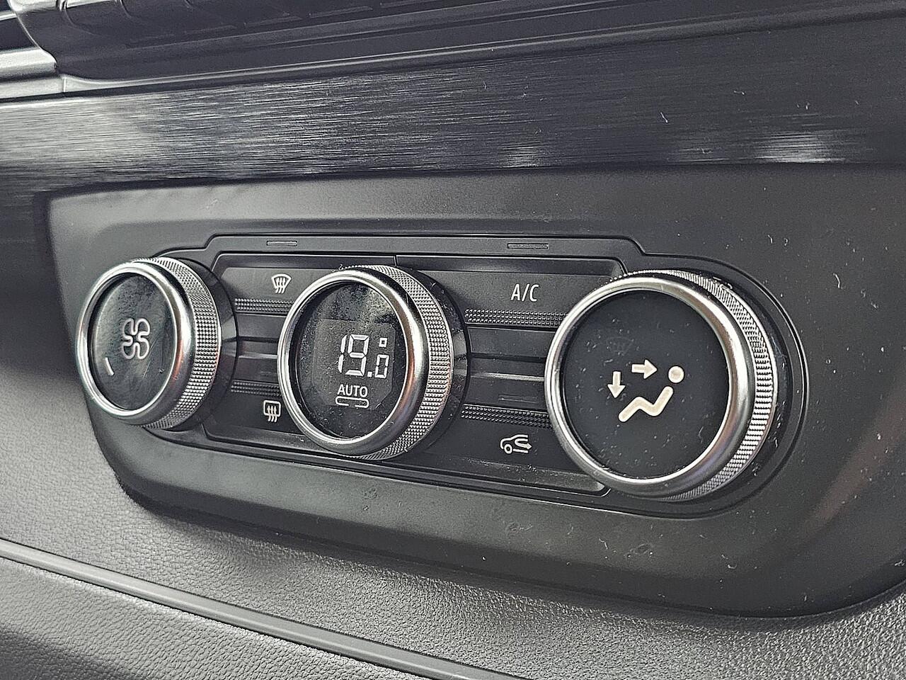 Renault TRAFIC 2.0 dCi 150 T29 L2H1 DC Airco Automaat Navi Sidebars Euro6 150Pk NAP 1e Eigenaar!