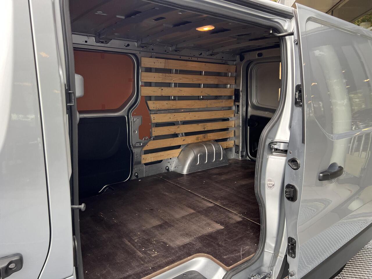 Renault TRAFIC 2.0 dCi 130 T30 L2H1 Work Edition | Navigatie | Trekhaak | Apple Carplay | Betimmering