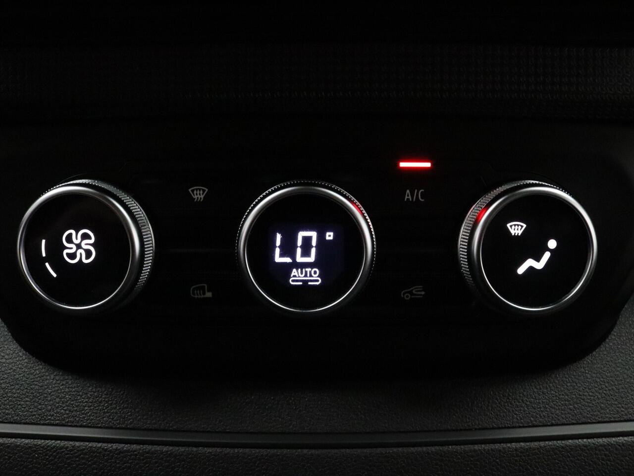 Renault TRAFIC dCi 110pk T30 L2H1 Comfort Climate | Leder | Parkeersensoren A. | Trekhaak