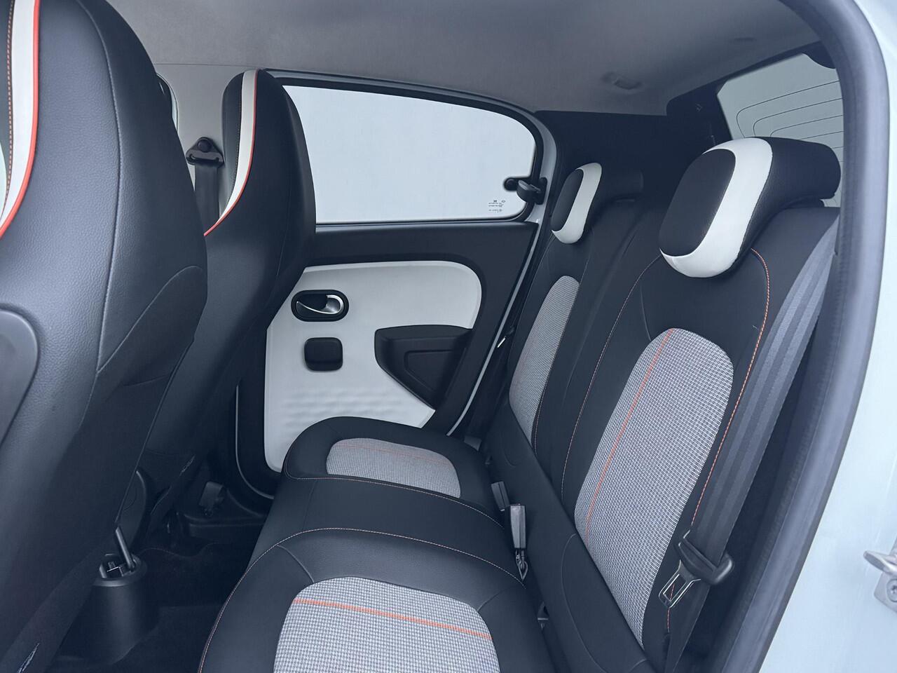 Renault TWINGO Z.E. R80 Série Limitée Vibes Automaat / Dealer onderhouden / Accu SoH 95,68 % / WLTP 186 km / Navigatie via Apple Carplay & Android / Stoelverwarming / 16" LM wielen met All Season banden /