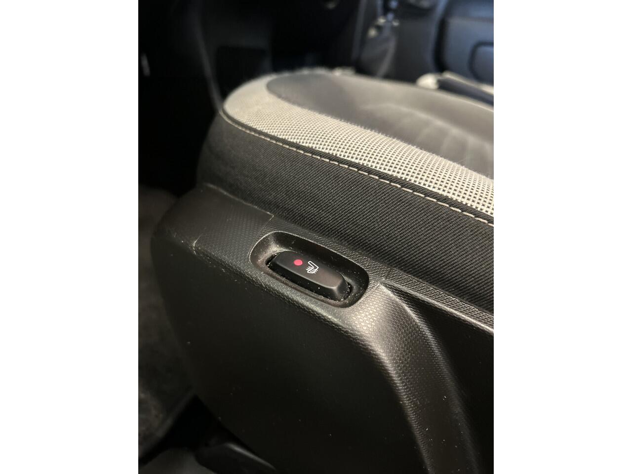 Renault TWINGO 1.0 SCe Life | Stoelverwarming | Snelheidsbegrenzer | Radio/MP3 | LED | 12/2020 | Hoge instap