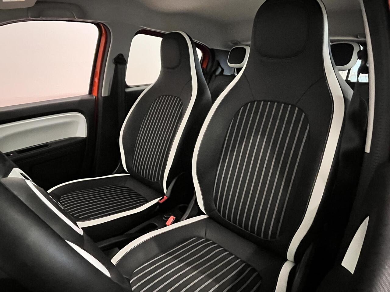 Renault TWINGO Z.E. R80 Intens | Navigatie | Climate Control | Cruise Control | Lichtmetalen velgen 15" | Lane Departure Warning