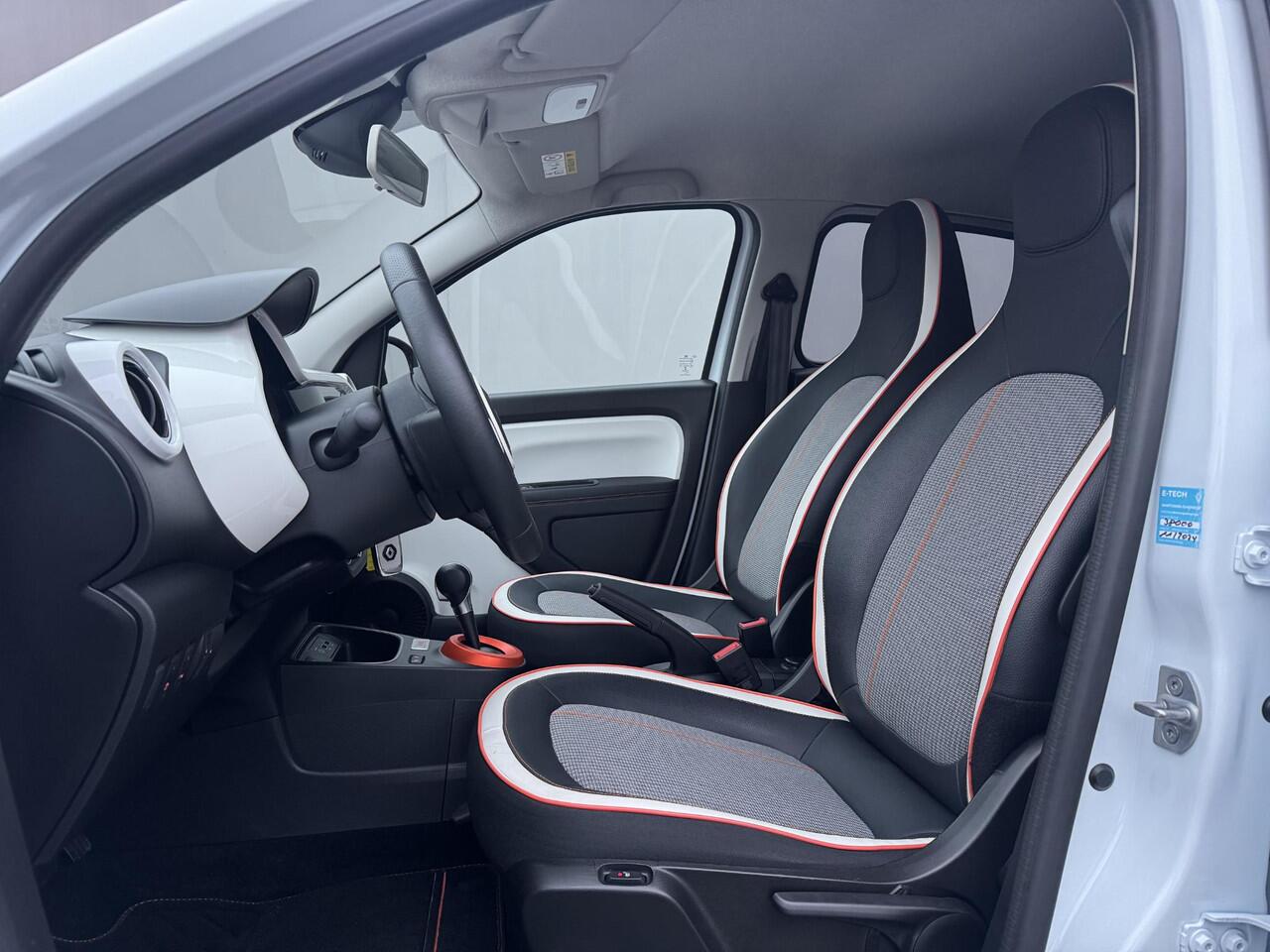 Renault TWINGO Z.E. R80 Série Limitée Vibes Automaat / Dealer onderhouden / Accu SoH 95,68 % / WLTP 186 km / Navigatie via Apple Carplay & Android / Stoelverwarming / 16" LM wielen met All Season banden /