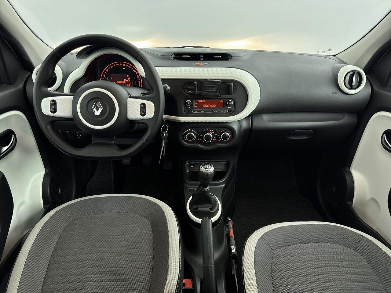 Renault TWINGO 1.0 SCe 65Pk Collection | Airconditioning | Radio DAB incl. Bluetooth | Centr. Vergrendeling met Afstandsbediening | Elektrisch bed. Ramen en Spiegels | Bank in Delen Neerklapbaar | Bestuurdersstoel in Hoogte Verstelbaar |