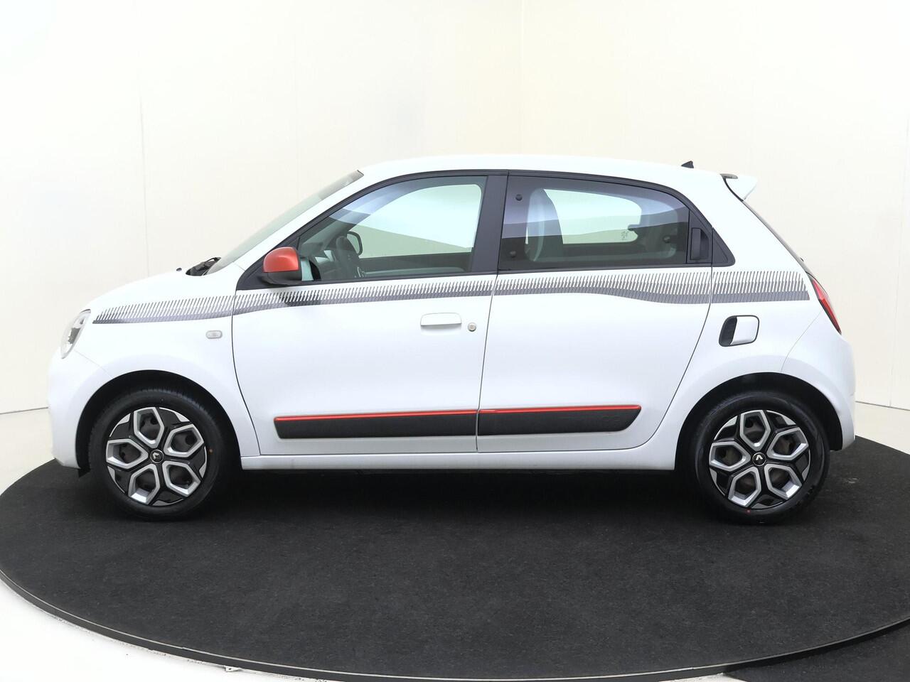 Renault TWINGO 1.0 SCe Collection 73PK | Exterieurpakket 'Rouge' | LED-Dagrijverlichting | Automatische Verlichting | Airconditioning | R&GO Radio | Bluetooth | LED-Dagrijverlichting | Elektrisch Verstelbare Spiegels | Snelheidsbegrenzer