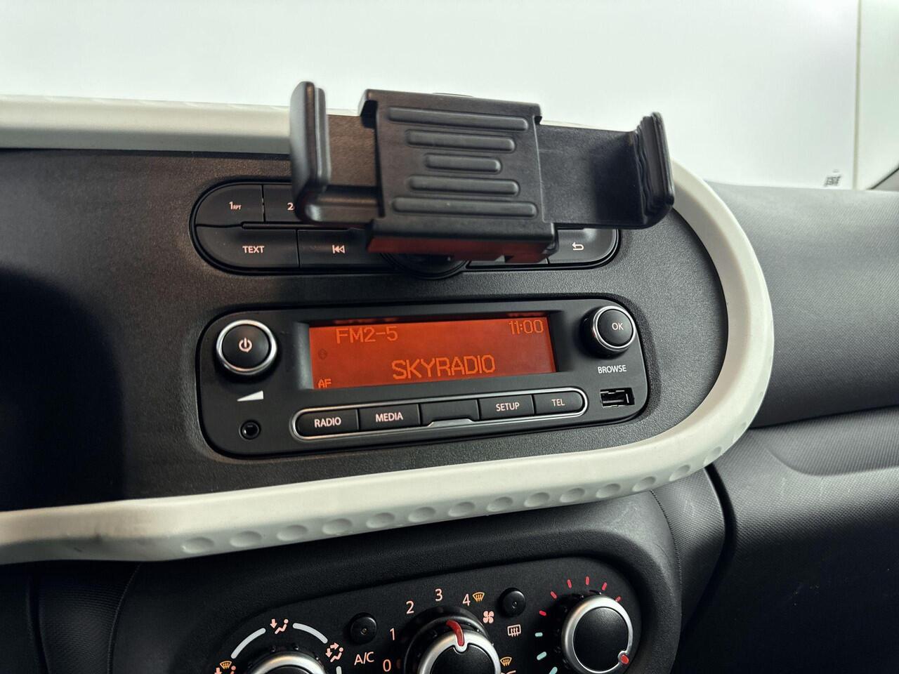 Renault TWINGO 1.0 SCe 65Pk Collection | Airconditioning | Radio DAB incl. Bluetooth | Centr. Vergrendeling met Afstandsbediening | Elektrisch bed. Ramen en Spiegels | Bank in Delen Neerklapbaar | Bestuurdersstoel in Hoogte Verstelbaar |