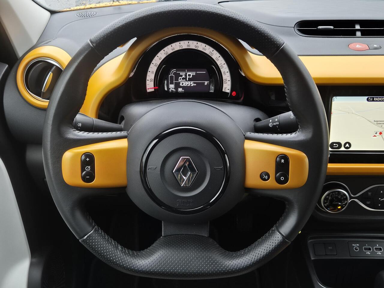 Renault TWINGO Z.E. R80 Intens Automaat / Accu SOH 96,74% / 22kWh WLTP 186 km stad 261 km / Apple Carplay Android Auto / Cruise control / Achteruitrijcamera / Climate control / Navigatie / Parkeersensoren achter / Lichtmetalen wielen 15" /