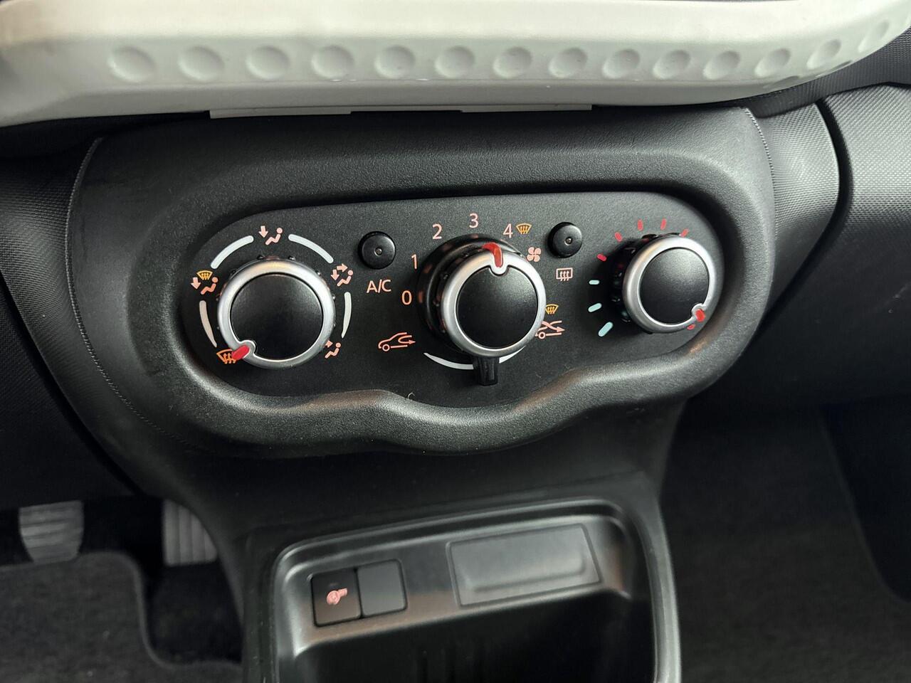 Renault TWINGO 1.0 SCe 65Pk Collection | Airconditioning | Radio DAB incl. Bluetooth | Centr. Vergrendeling met Afstandsbediening | Elektrisch bed. Ramen en Spiegels | Bank in Delen Neerklapbaar | Bestuurdersstoel in Hoogte Verstelbaar |