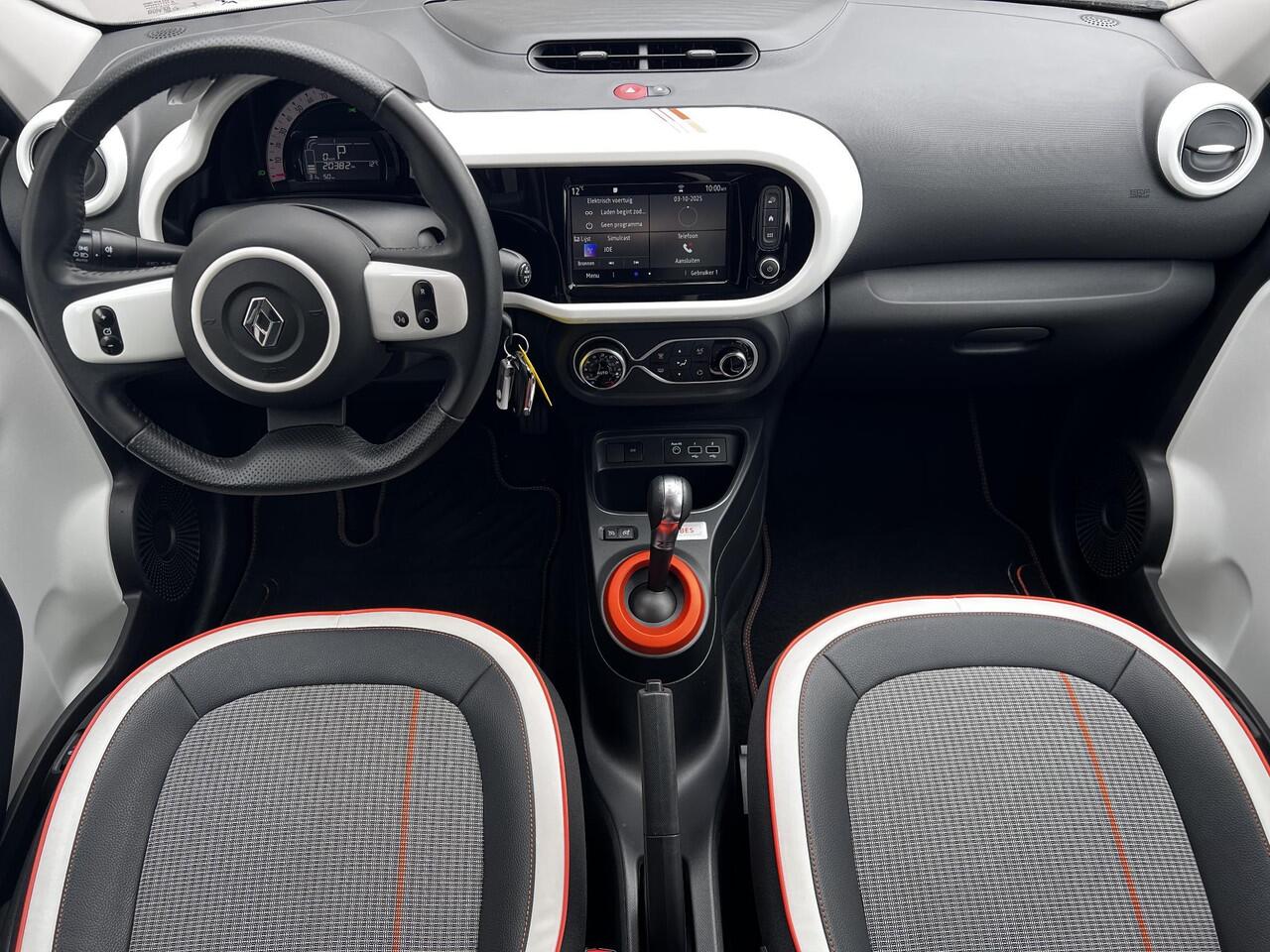 Renault TWINGO Z.E. R80 Série Limitée Vibes / Dealer onderhouden / Accu SoH 95,19 % / WLTP 186 km stad 261 km / Navigatie via Apple Carplay Android / Stoelverwarming / 16" LM wielen met All Season banden /