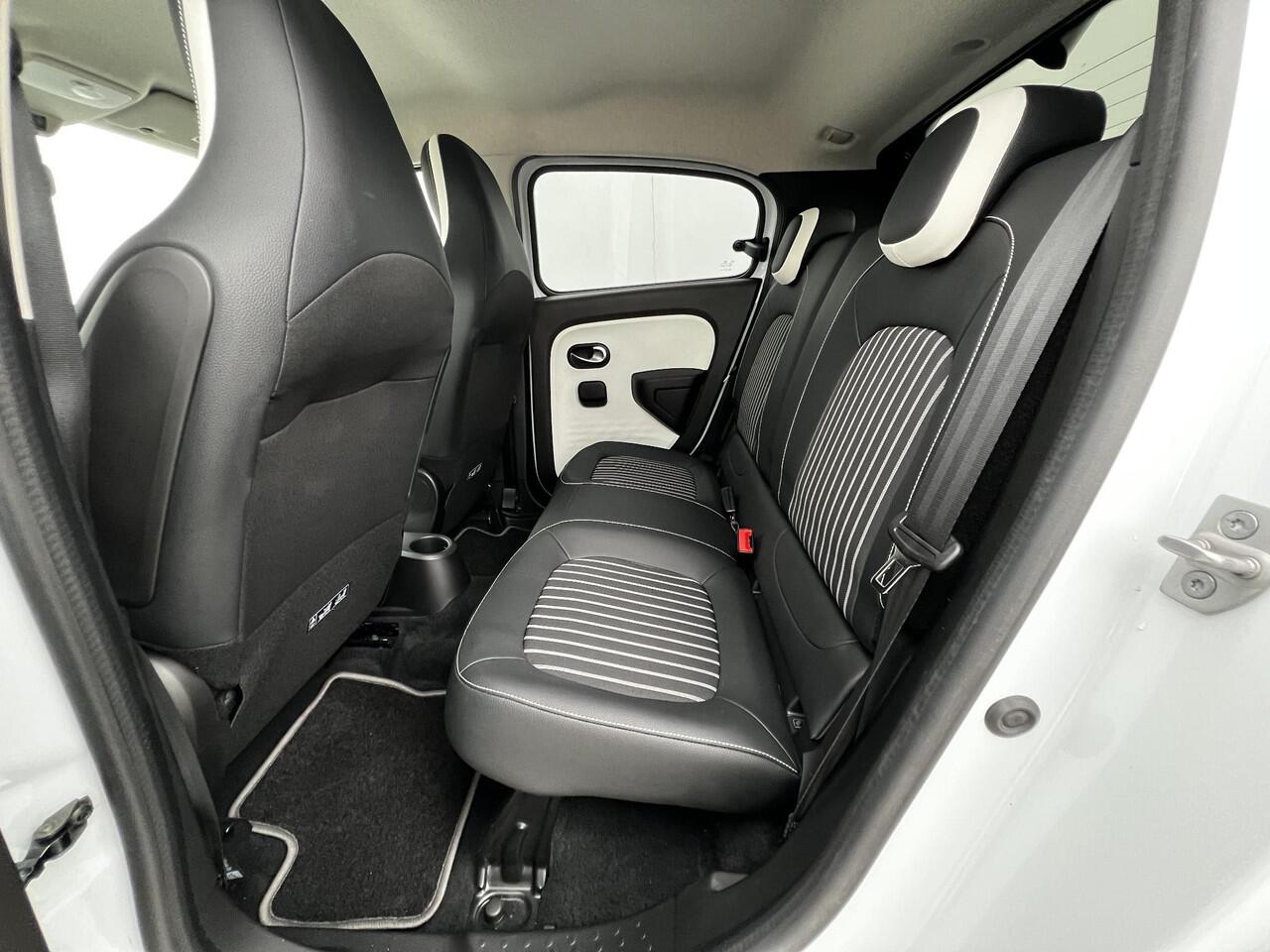 Renault TWINGO Z.E. R80 Intens Automaat / Dealer onderhouden / Accu SoH 95,46 % / Navigatie / Apple Carplay Android / Drie fase laden / Stoelverwarming /