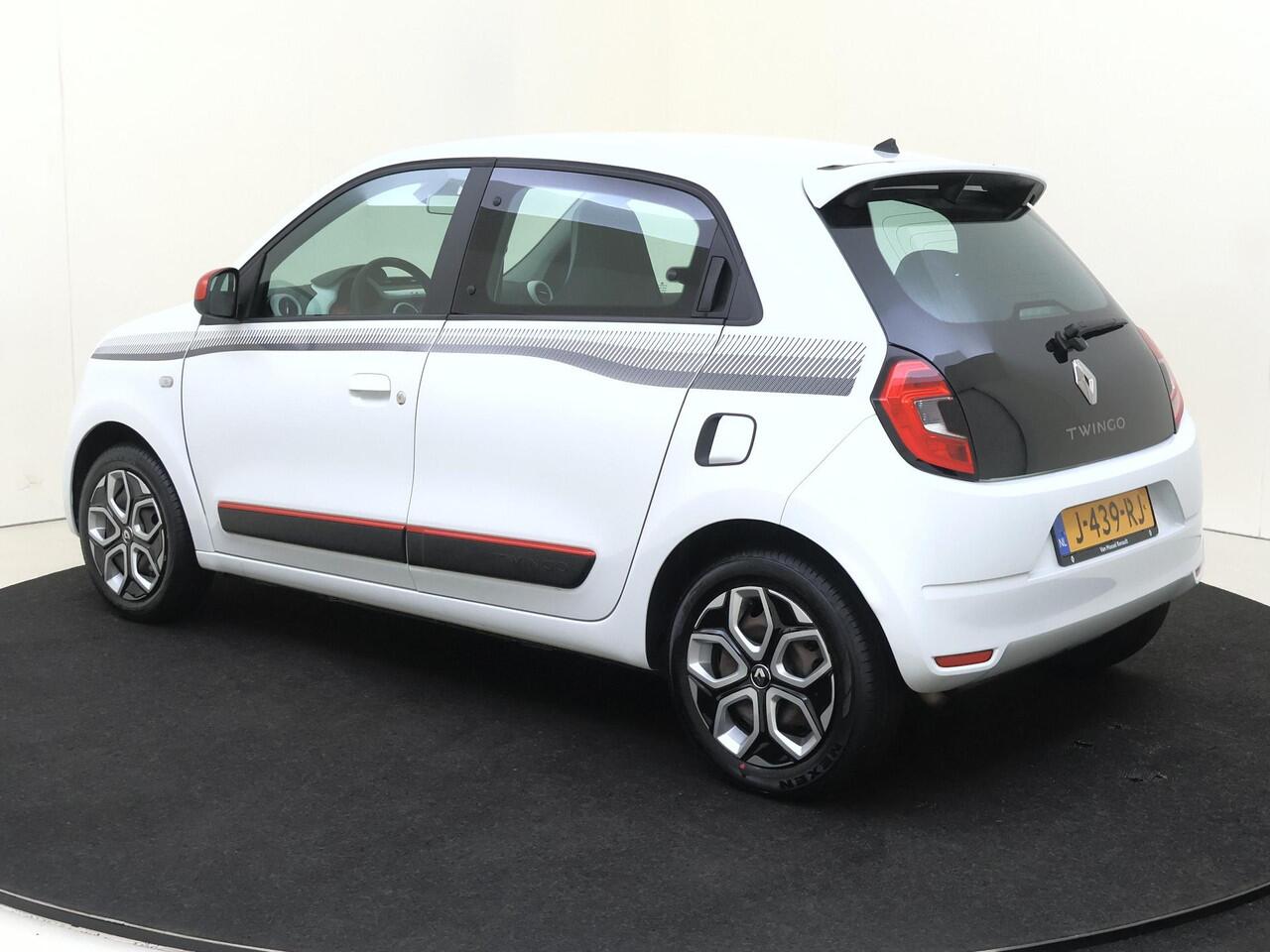Renault TWINGO 1.0 SCe Collection 73PK | Exterieurpakket 'Rouge' | LED-Dagrijverlichting | Automatische Verlichting | Airconditioning | R&GO Radio | Bluetooth | LED-Dagrijverlichting | Elektrisch Verstelbare Spiegels | Snelheidsbegrenzer