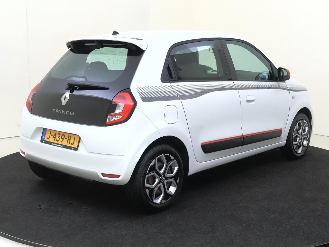 Renault TWINGO 1.0 SCe Collection 73PK | Exterieurpakket 'Rouge' | LED-Dagrijverlichting | Automatische Verlichting | Airconditioning | R&GO Radio | Bluetooth | LED-Dagrijverlichting | Elektrisch Verstelbare Spiegels | Snelheidsbegrenzer
