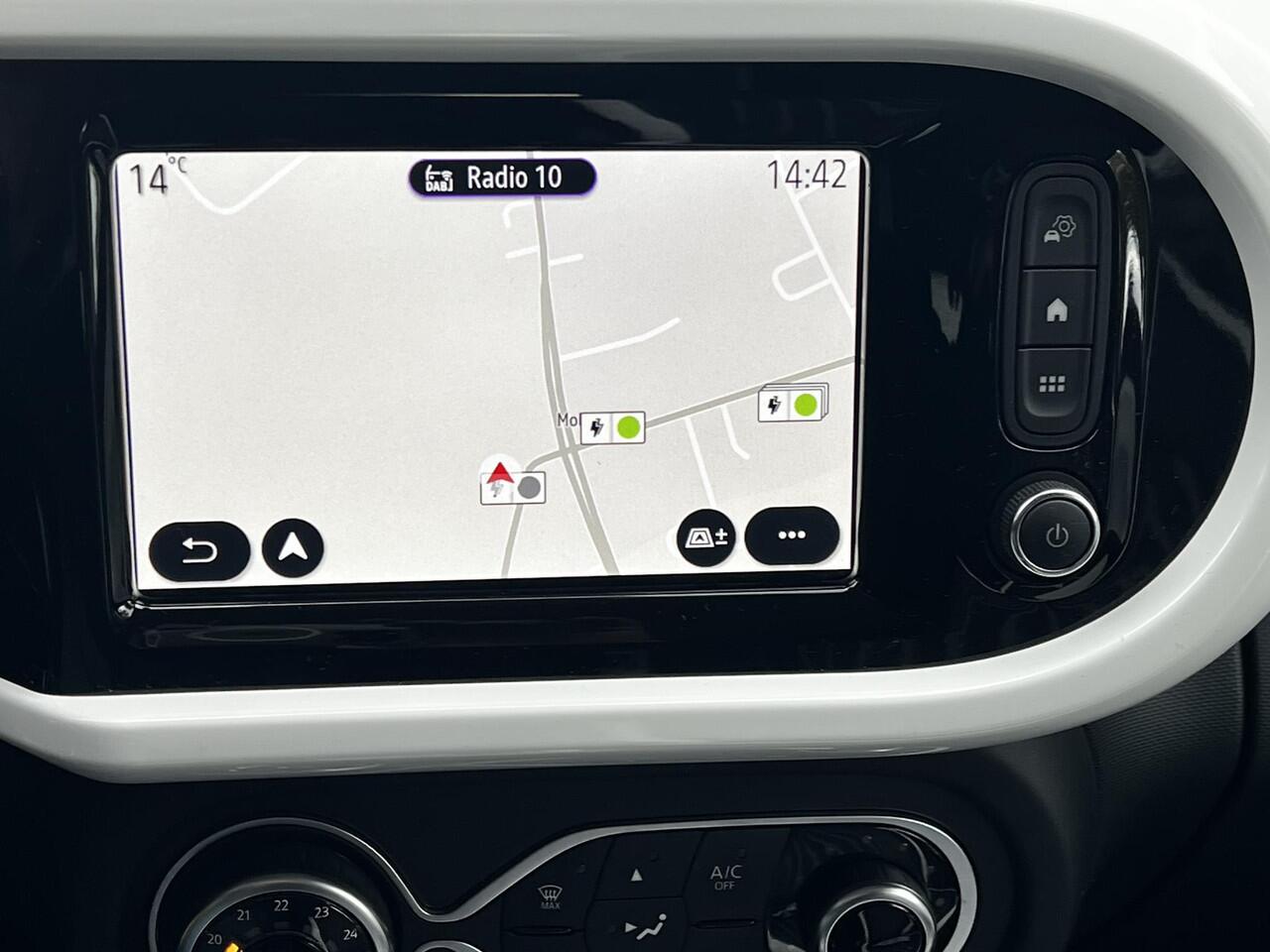 Renault TWINGO Z.E. R80 Intens Automaat / Dealer onderhouden / Accu SoH 95,46 % / Navigatie / Apple Carplay Android / Drie fase laden / Stoelverwarming /