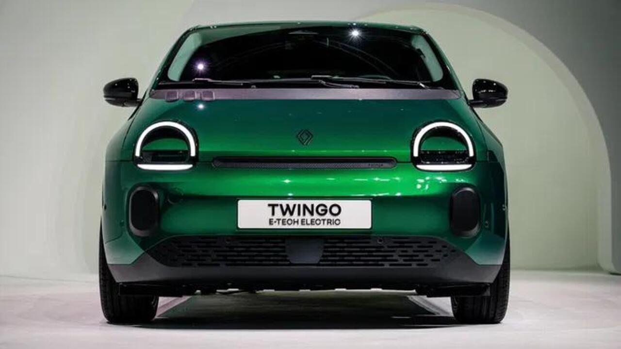 Renault TWINGO urban range techno 27.5 kWh VANAF: ¤ 20.990! 18"LM VELGEN/ 4SEIZOENSBANDEN/ ADAPTIEVE CRUISE/ PARK ASSIST/ FULL LED/ ETC...RIJBEREIK TOT RUIM 260KM*, RIJKLAAR!