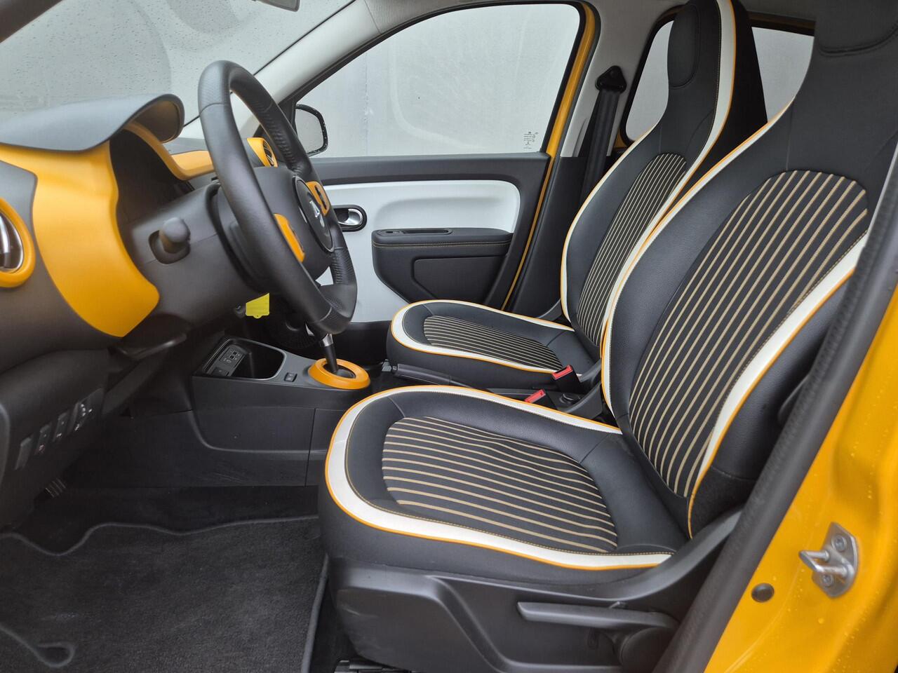 Renault TWINGO Z.E. R80 Intens Automaat / Accu SOH 96,74% / 22kWh WLTP 186 km stad 261 km / Apple Carplay Android Auto / Cruise control / Achteruitrijcamera / Climate control / Navigatie / Parkeersensoren achter / Lichtmetalen wielen 15" /