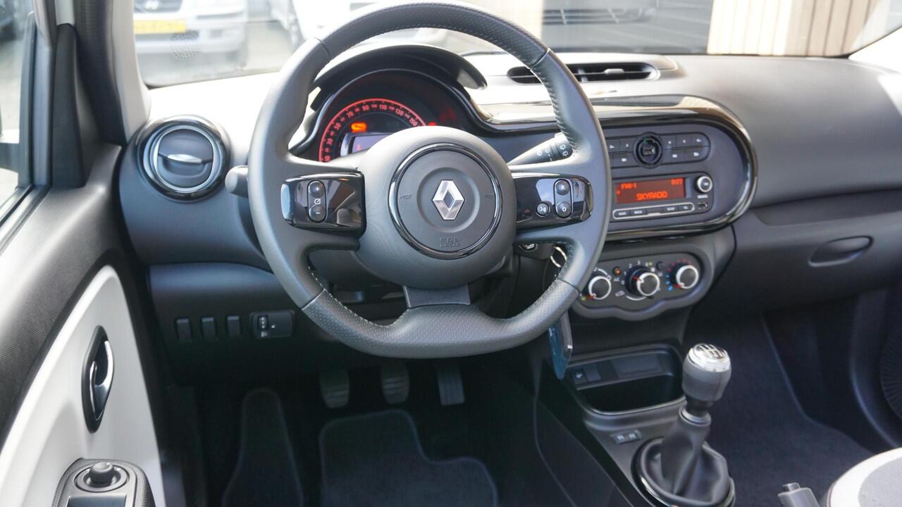 Renault TWINGO 1.0 SCe 73pk 5Drs Collection Vouwdak/Open dak Airco Cruise Control Elek.Pakket A-Spoiler 28899km! *NL auto*