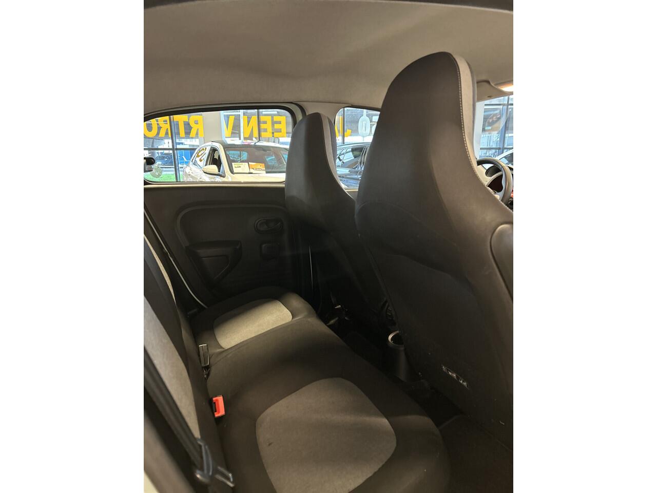 Renault TWINGO 1.0 SCe Life | Stoelverwarming | Snelheidsbegrenzer | Radio/MP3 | LED | 12/2020 | Hoge instap