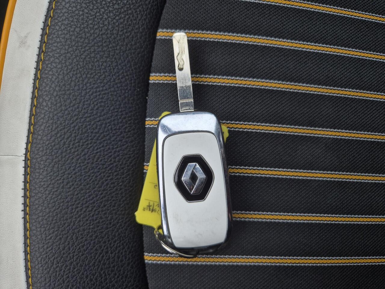 Renault TWINGO Z.E. R80 Intens Automaat / Accu SOH 96,74% / 22kWh WLTP 186 km stad 261 km / Apple Carplay Android Auto / Cruise control / Achteruitrijcamera / Climate control / Navigatie / Parkeersensoren achter / Lichtmetalen wielen 15" /