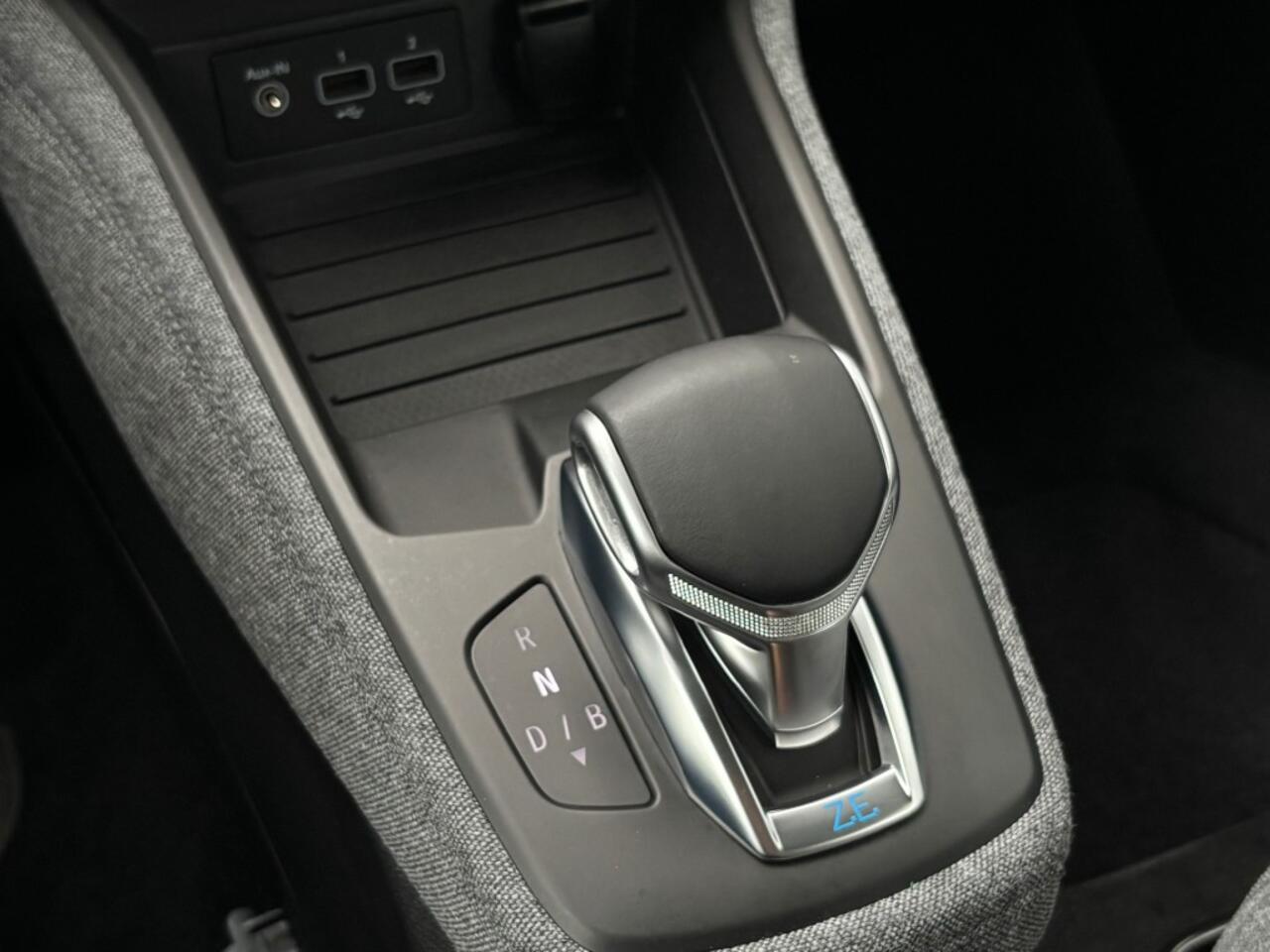 Renault ZOE R135 Zen 52 Kwh Huur Accu CCS lader Dealer Onderhouden