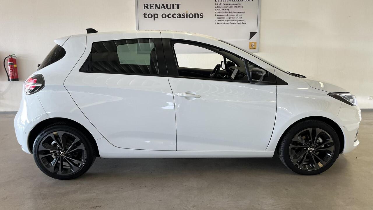 Renault ZOE R135 Iconic 52 kWh APPLE CARPLAY ANDROID AUTO / CLIMATE CONTROLE / CRUISE CONTROLE / NAVIGATIE / PARKEERSENSOREN+CAMERA.