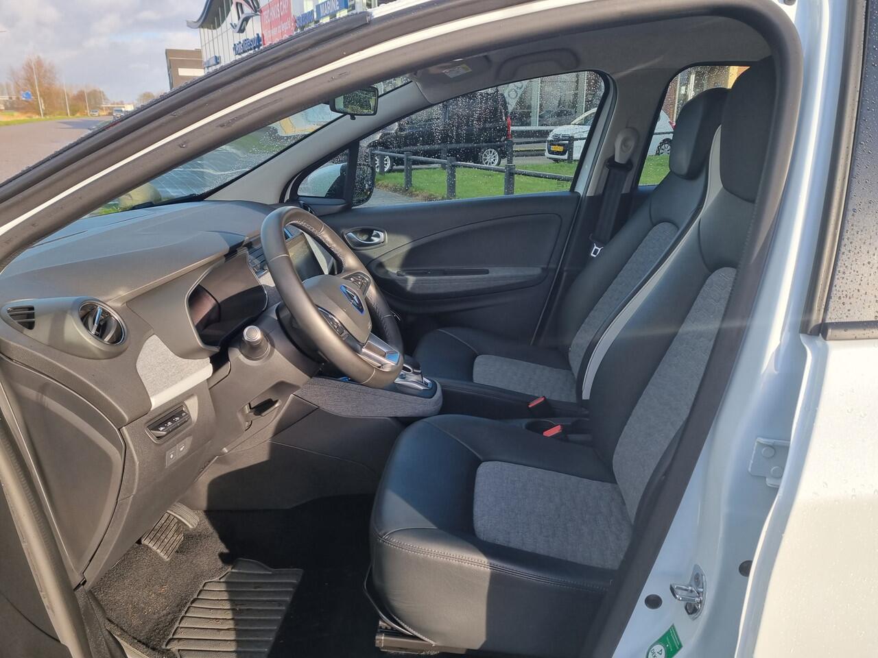 Renault ZOE E-TECH ELECTRIC R135 Intens 50 (KoopBatterij) / incl. BTW / CCS SNELLADER / Parkeersensoren V+A / Easy link Navi / Achteruitrijcamera / Airco / Keyless entry