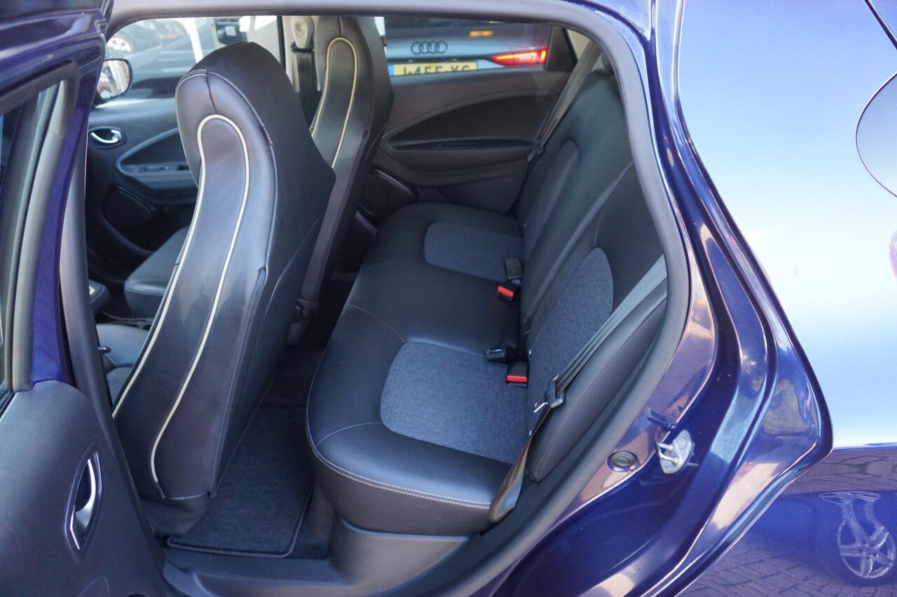 Renault ZOE R135 Iconic 52 kWh (Koopaccu) SOH 97% | Camera | Stoelverw. | Apple Carplay * All in prijs *