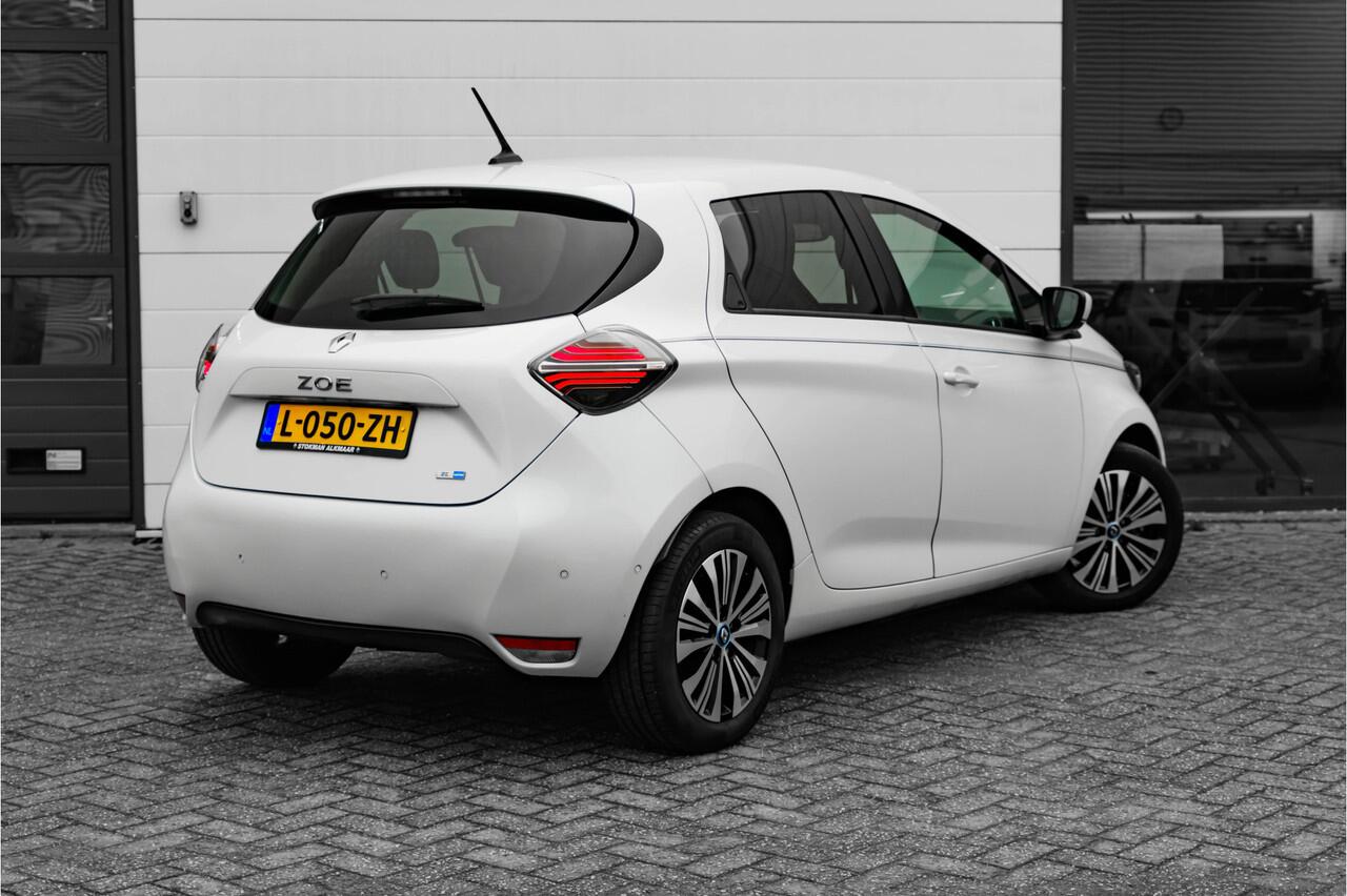 Renault ZOE R 135 PK Serie Limitee Riviera 52 kWh | Koopbatterij | Lederen interieur | Stoel en stuur verwarming | Bose geluid | Camera achter |